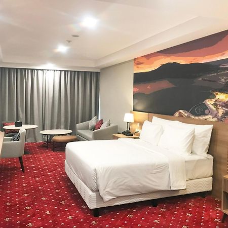Labersa Hotel & Convention Center Samosir Sinapuran Экстерьер фото