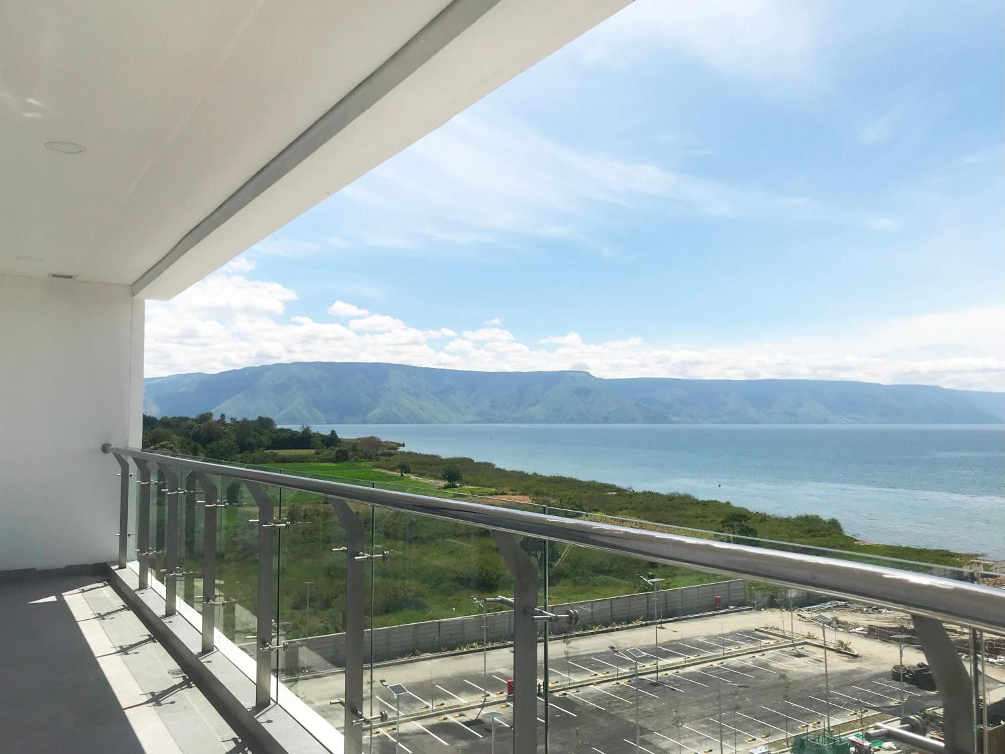 Labersa Hotel & Convention Center Samosir Sinapuran Экстерьер фото