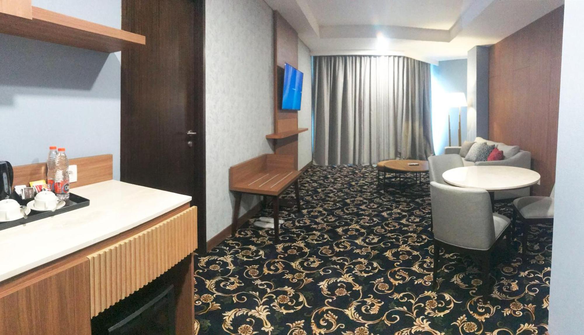 Labersa Hotel & Convention Center Samosir Sinapuran Экстерьер фото