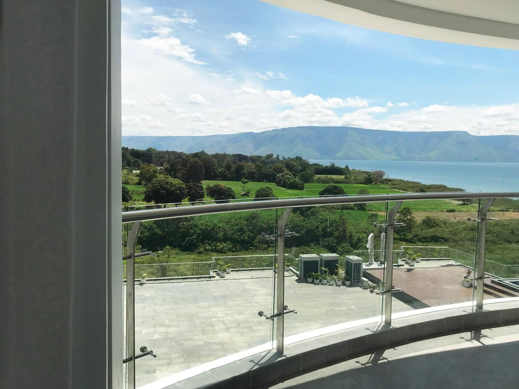 Labersa Hotel & Convention Center Samosir Sinapuran Экстерьер фото