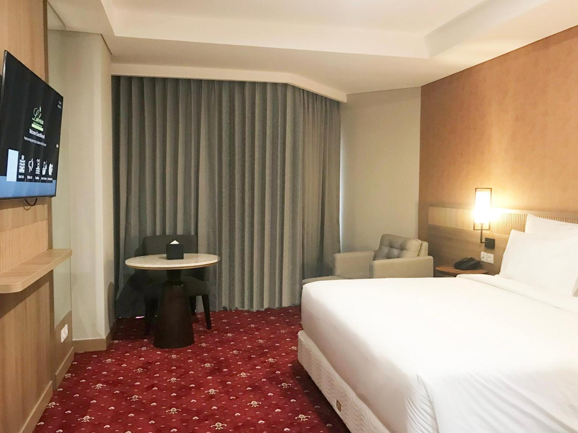Labersa Hotel & Convention Center Samosir Sinapuran Экстерьер фото