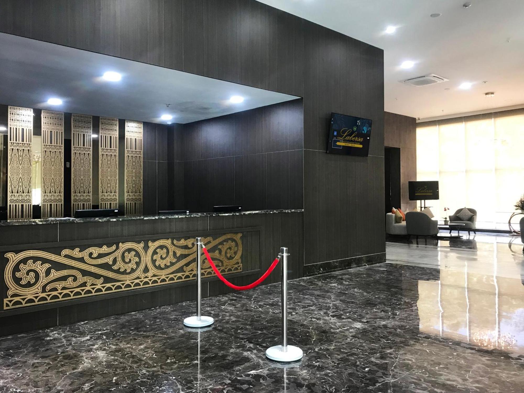 Labersa Hotel & Convention Center Samosir Sinapuran Экстерьер фото