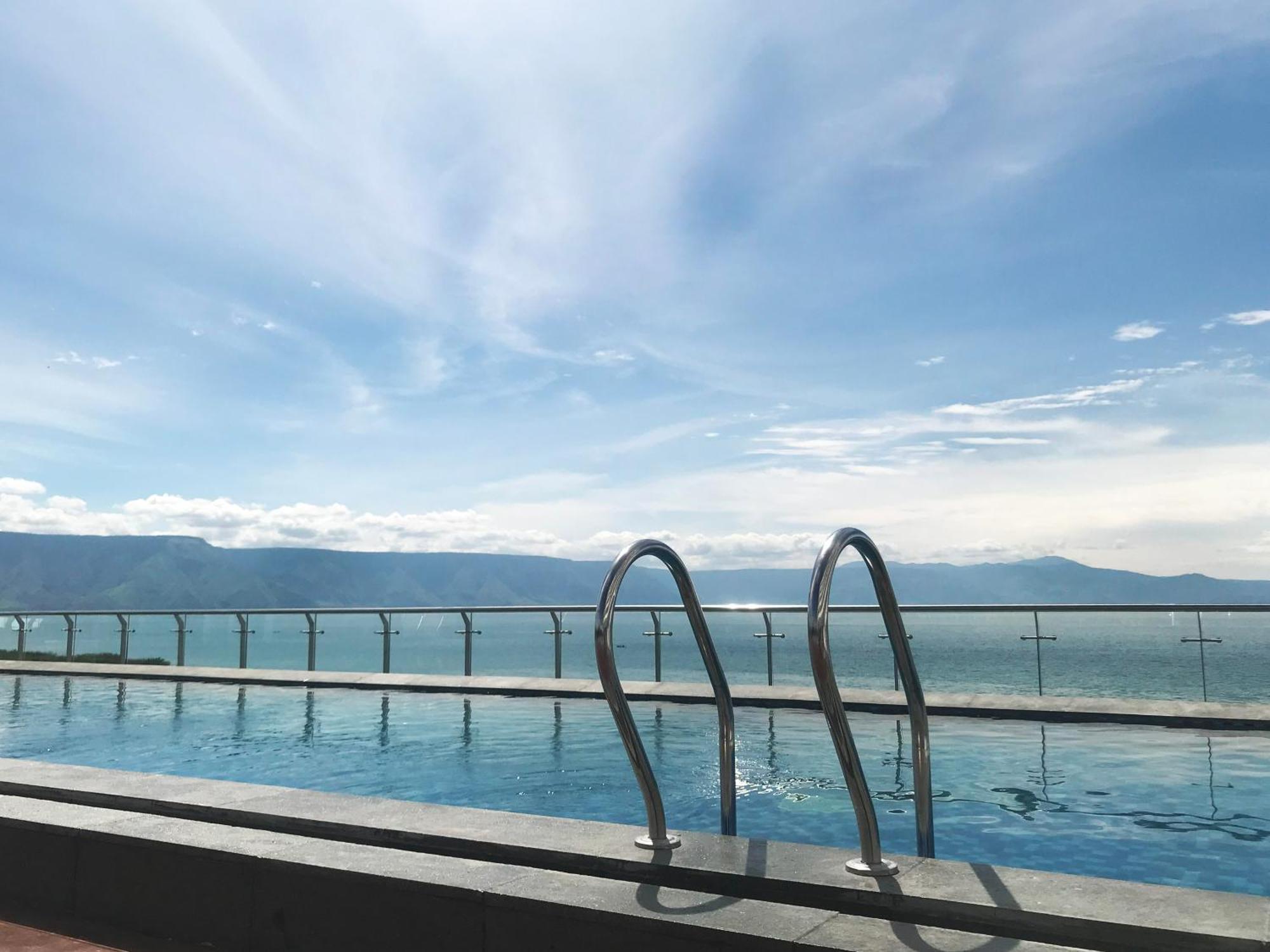 Labersa Hotel & Convention Center Samosir Sinapuran Экстерьер фото