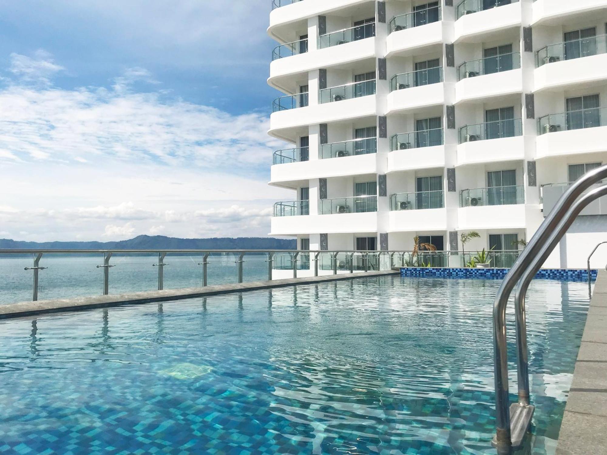 Labersa Hotel & Convention Center Samosir Sinapuran Экстерьер фото